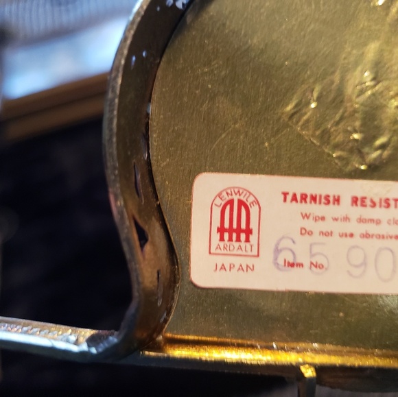 Cup and saucer holder - Picture 3 of 3